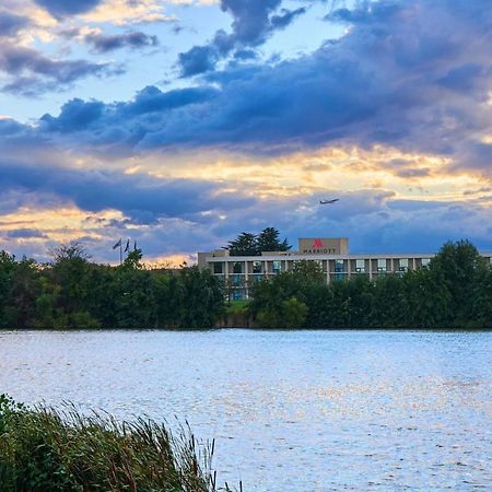Отель Washington Dulles Airport Marriott Стерлинг Экстерьер фото