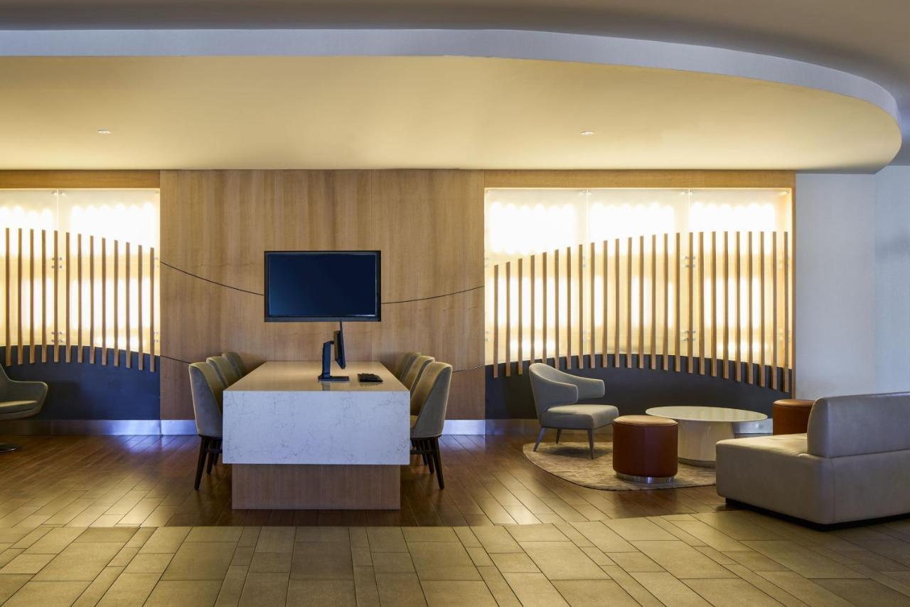 Отель Washington Dulles Airport Marriott Стерлинг Экстерьер фото
