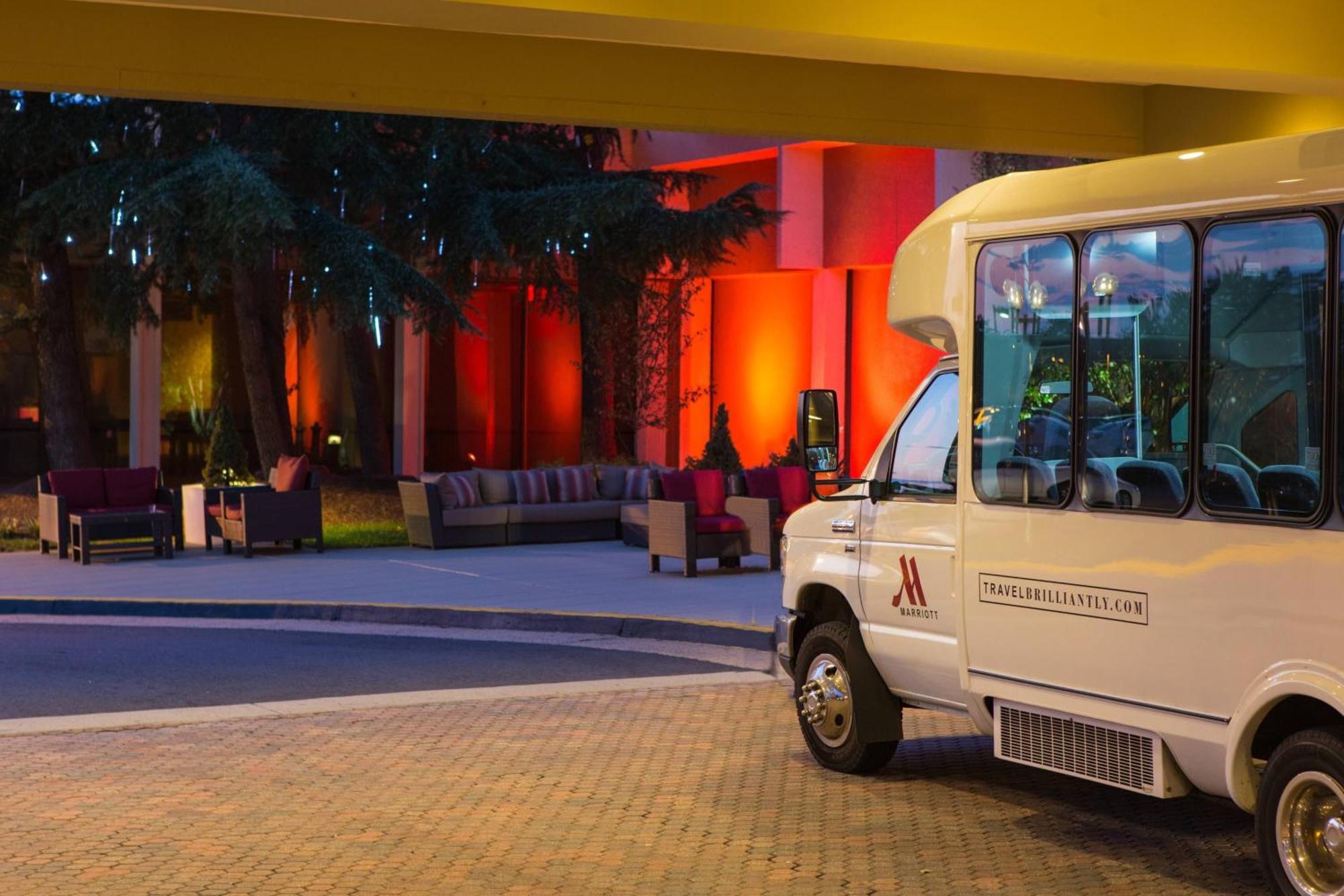 Отель Washington Dulles Airport Marriott Стерлинг Экстерьер фото