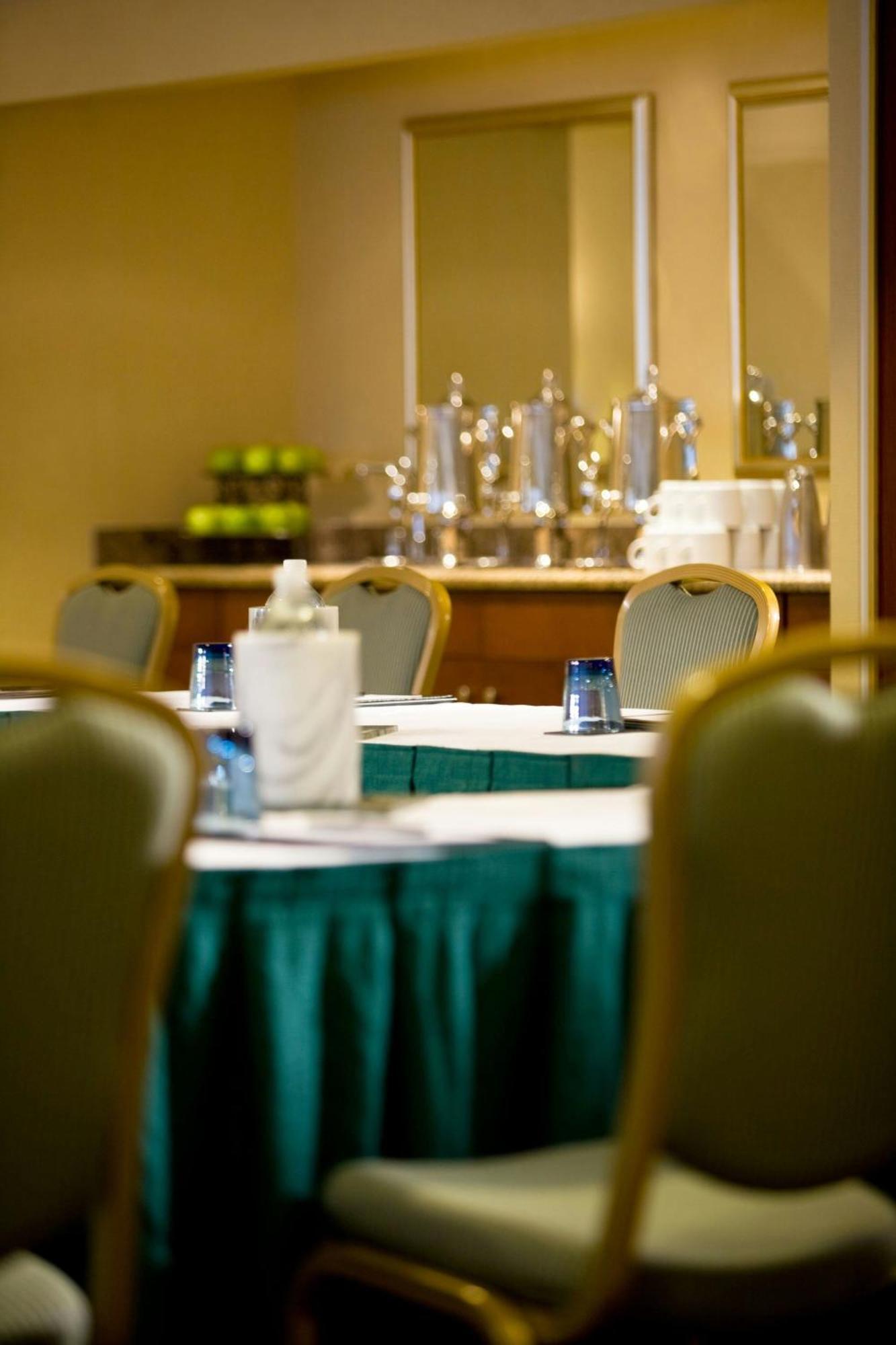 Отель Washington Dulles Airport Marriott Стерлинг Экстерьер фото