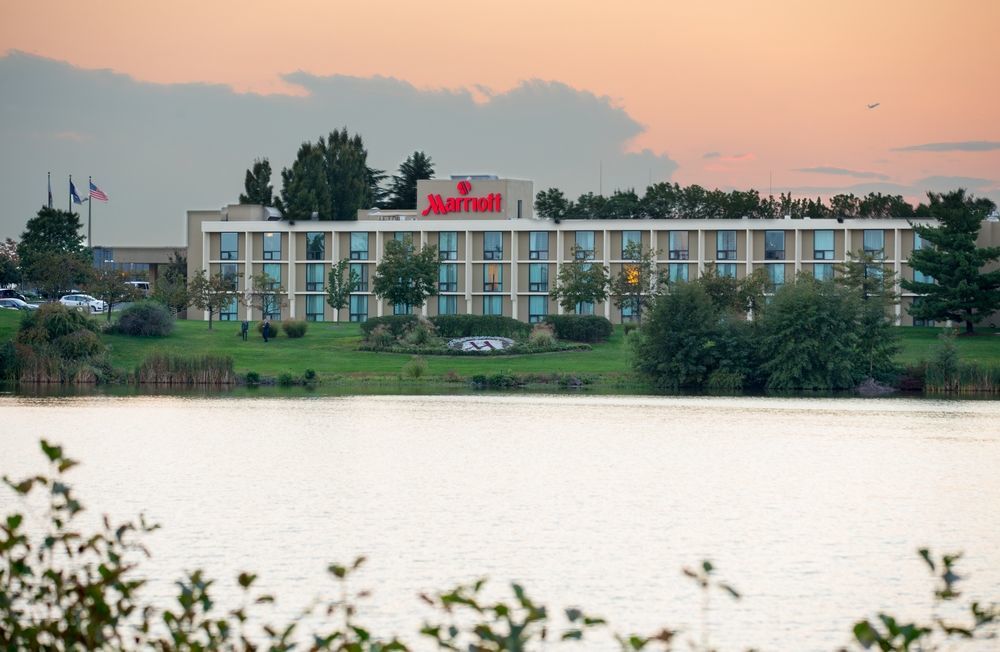 Отель Washington Dulles Airport Marriott Стерлинг Экстерьер фото
